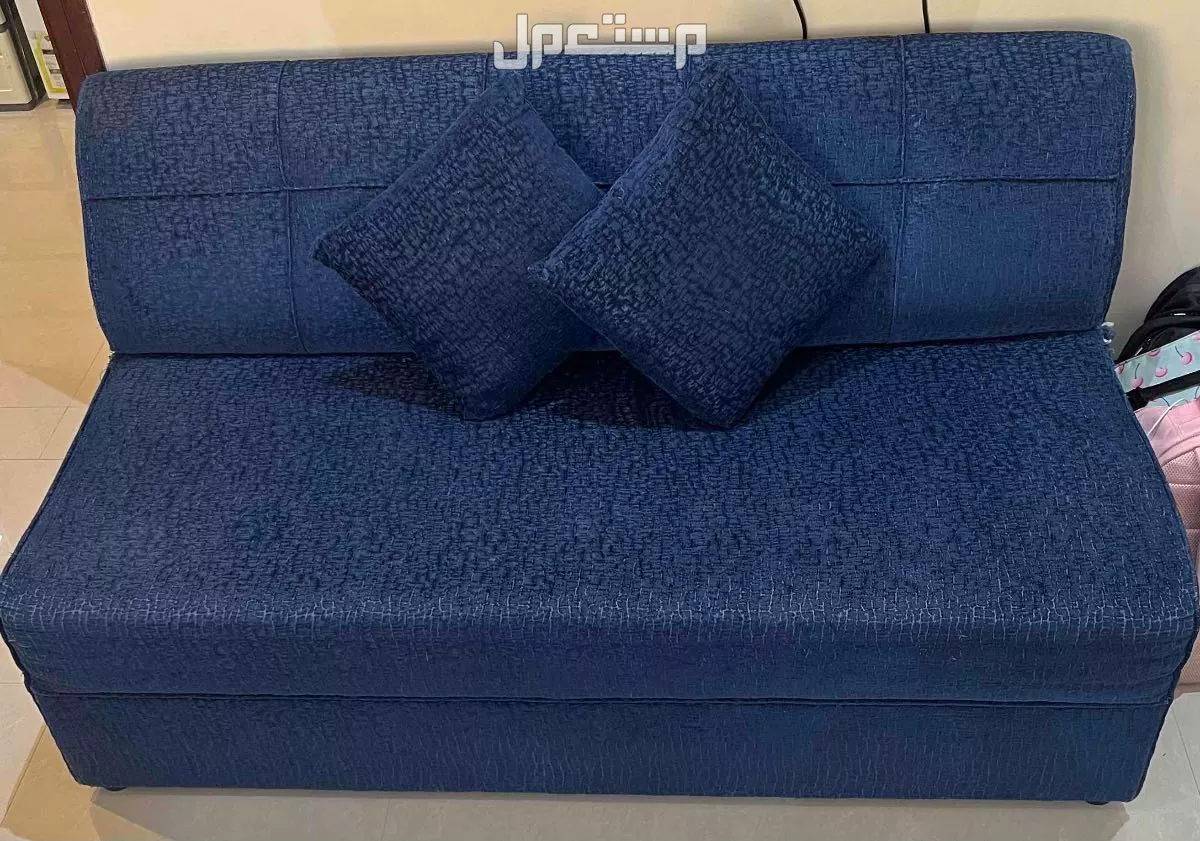 للبيع كنب عدد واحد لون ازرق حجم وسط مستعمل مو جديد في الدمام حي البديع في الدمام بسعر 300 ريال سعودي