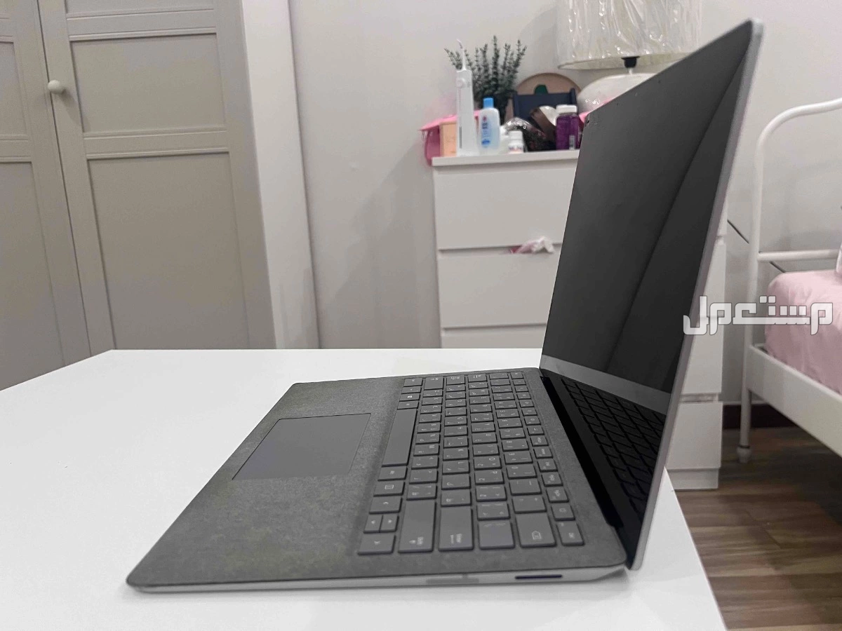 لابتوب من شركة ويندوز مطور وخفيف جداً ✨ للبيع: Microsoft Surface Laptop 2 + Arc Mouse أصلي ✨