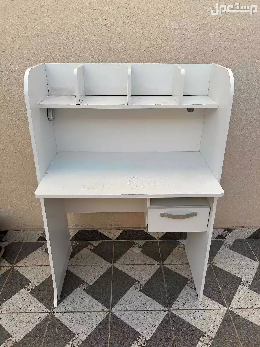 طاولة مكتب في الرياض بسعر 150 ريال سعودي