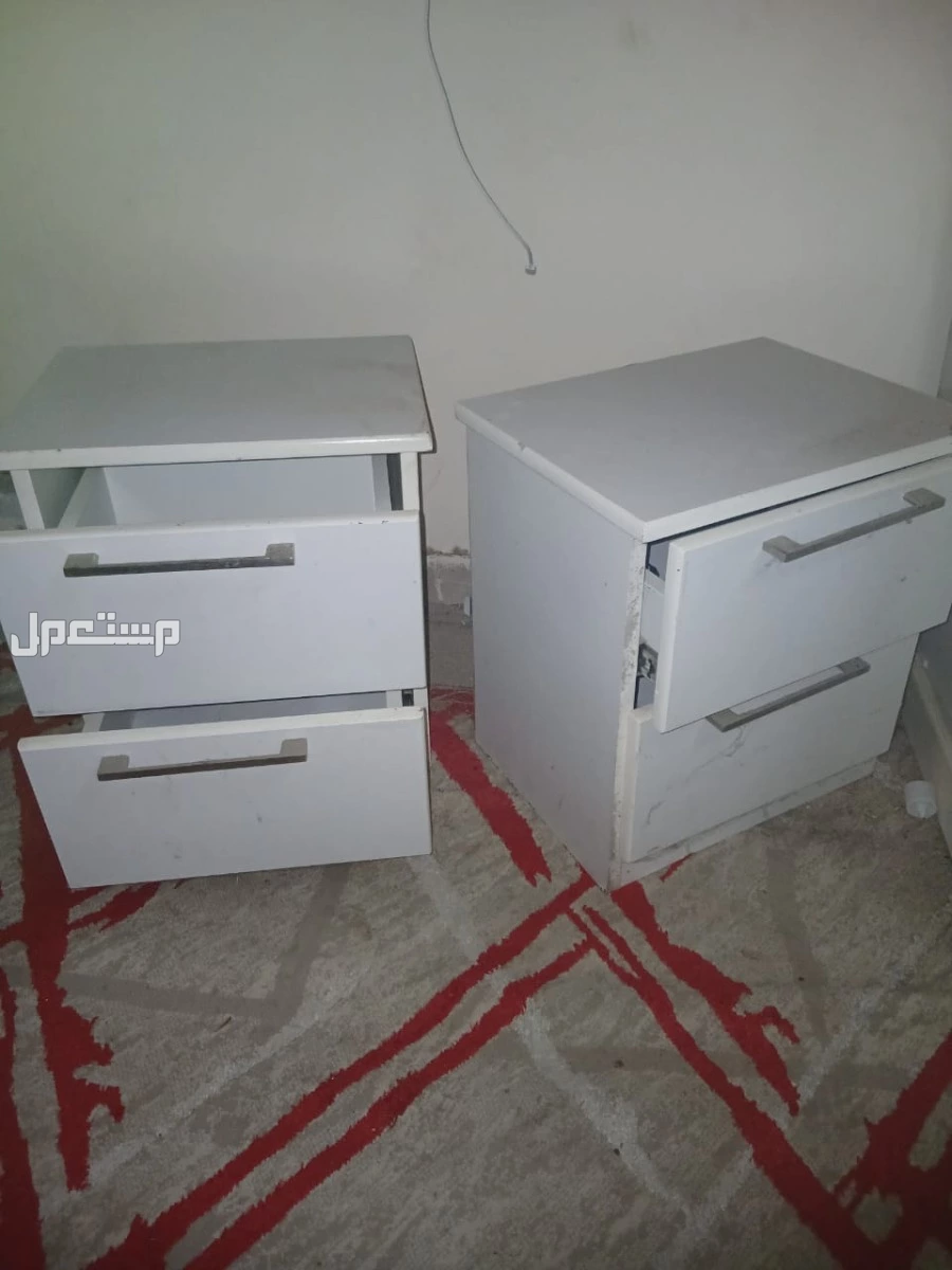 غرفه نوم كامله سرير كبير بالمرتبه + دولاب + تسريحه + 2 كومودينه في الليث بسعر 800 ريال سعودي