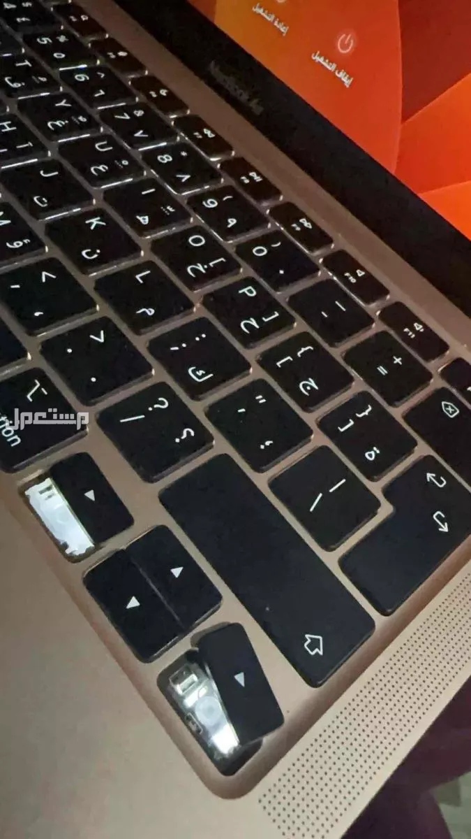للبيع ماك بوك 2022 مستعمل ذهبي