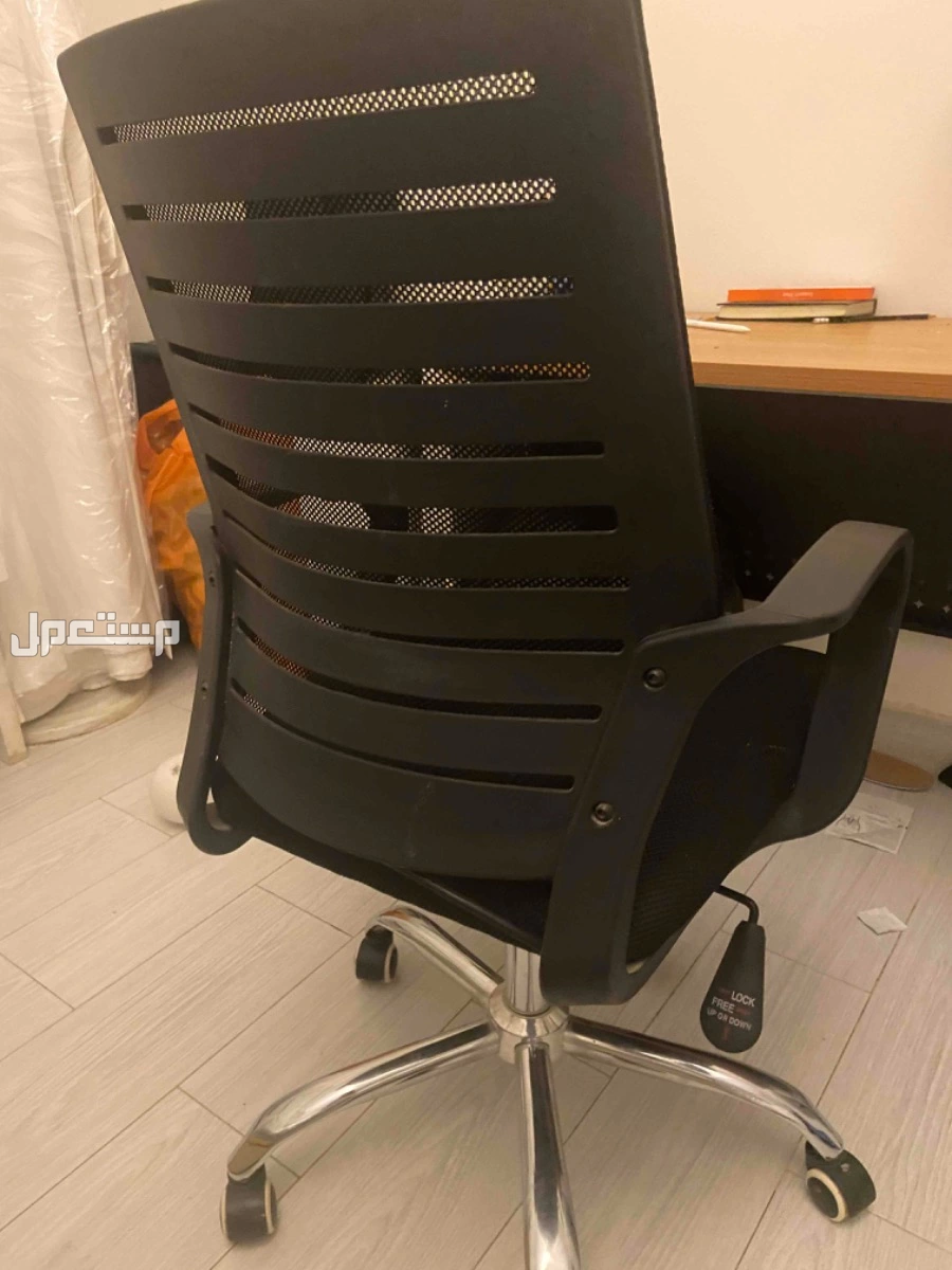 كرسي اسود مكتبي في الرياض بسعر 200 ريال سعودي