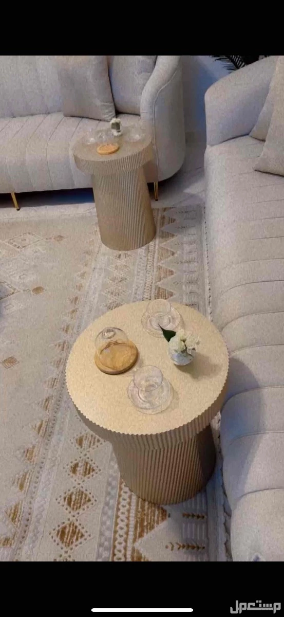 طاولات  للبيع مستعمله لمن ارادها يتواصل على الرقم 0551081109 في جدة بسعر 500 ريال سعودي للبيع