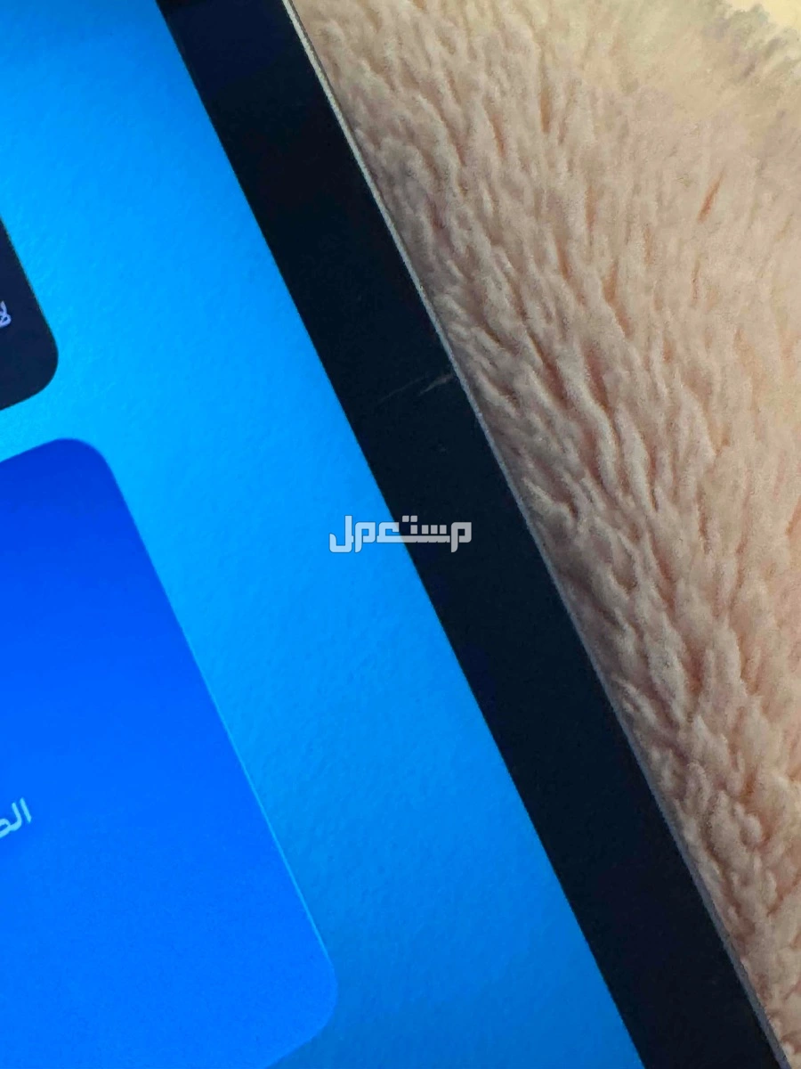 ابل ايباد مني الجيل السادس ب1300 مع قلم ابل اصلي الشاشه سليمه مافيها خدوش هذه حكه بسيطه فالفريم فقط