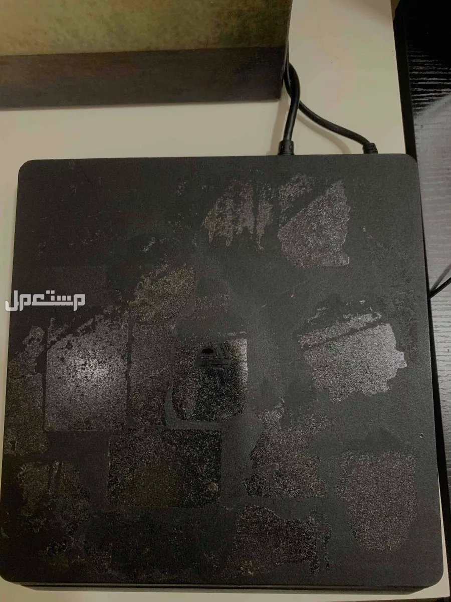 سوني  في الدمام بسعر 600ريال سعودي الي فوق الغطاء صمغ بس ماياثر على السوني