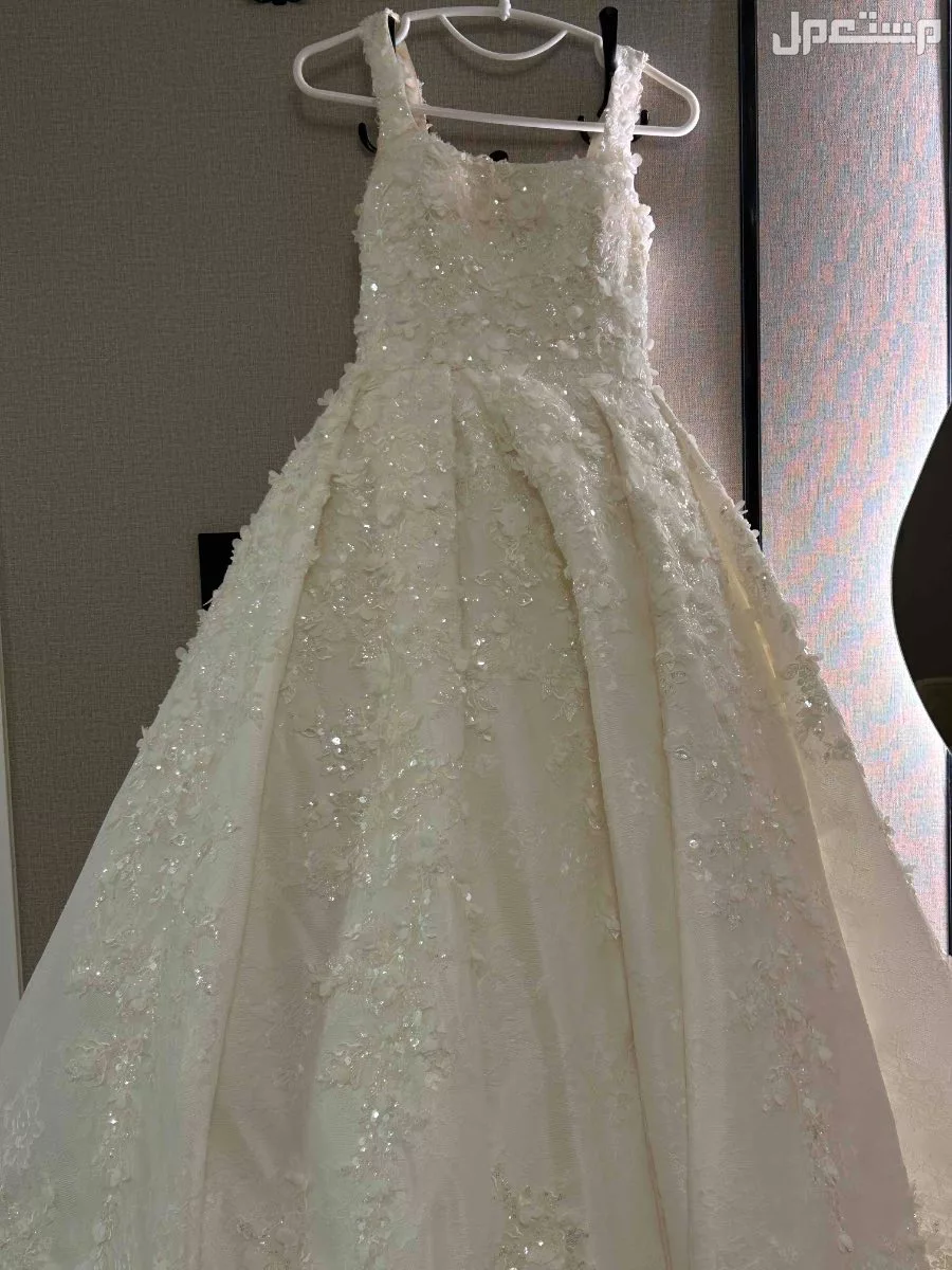 فستان زفاف راقي وفاخر قابل لتفاوض السعر 2500 في مكه