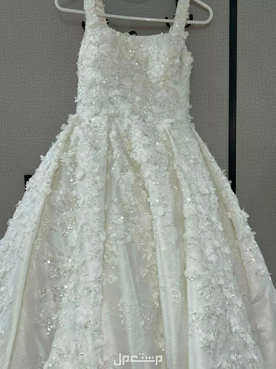 فستان زفاف راقي وفاخر قابل لتفاوض السعر 2500 في مكه