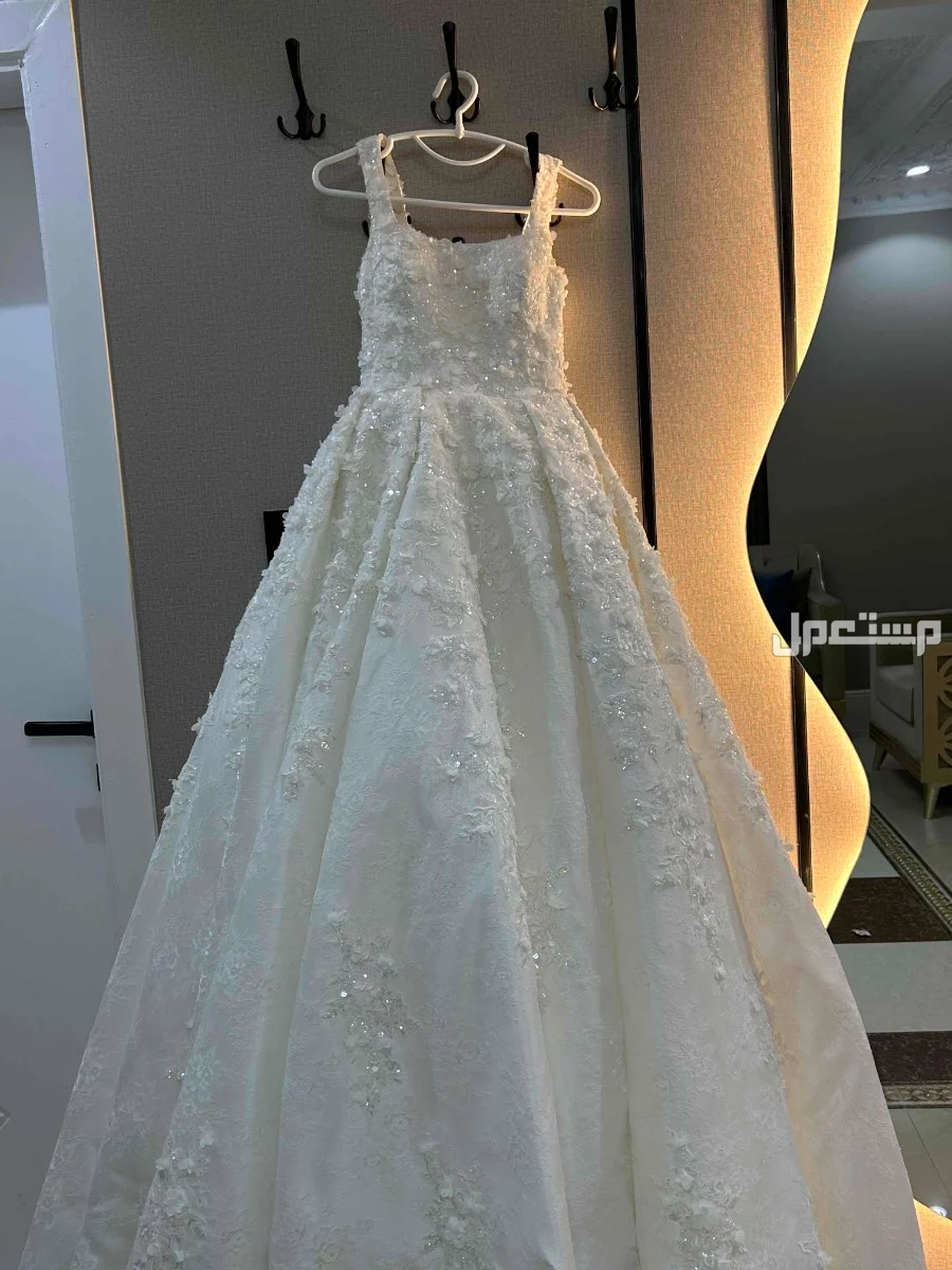فستان زفاف راقي وفاخر السعر 2500 قابل لتفاوض في مكه