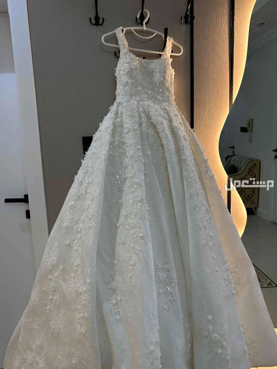 فستان زفاف راقي وفاخر السعر 2500 قابل لتفاوض في مكه