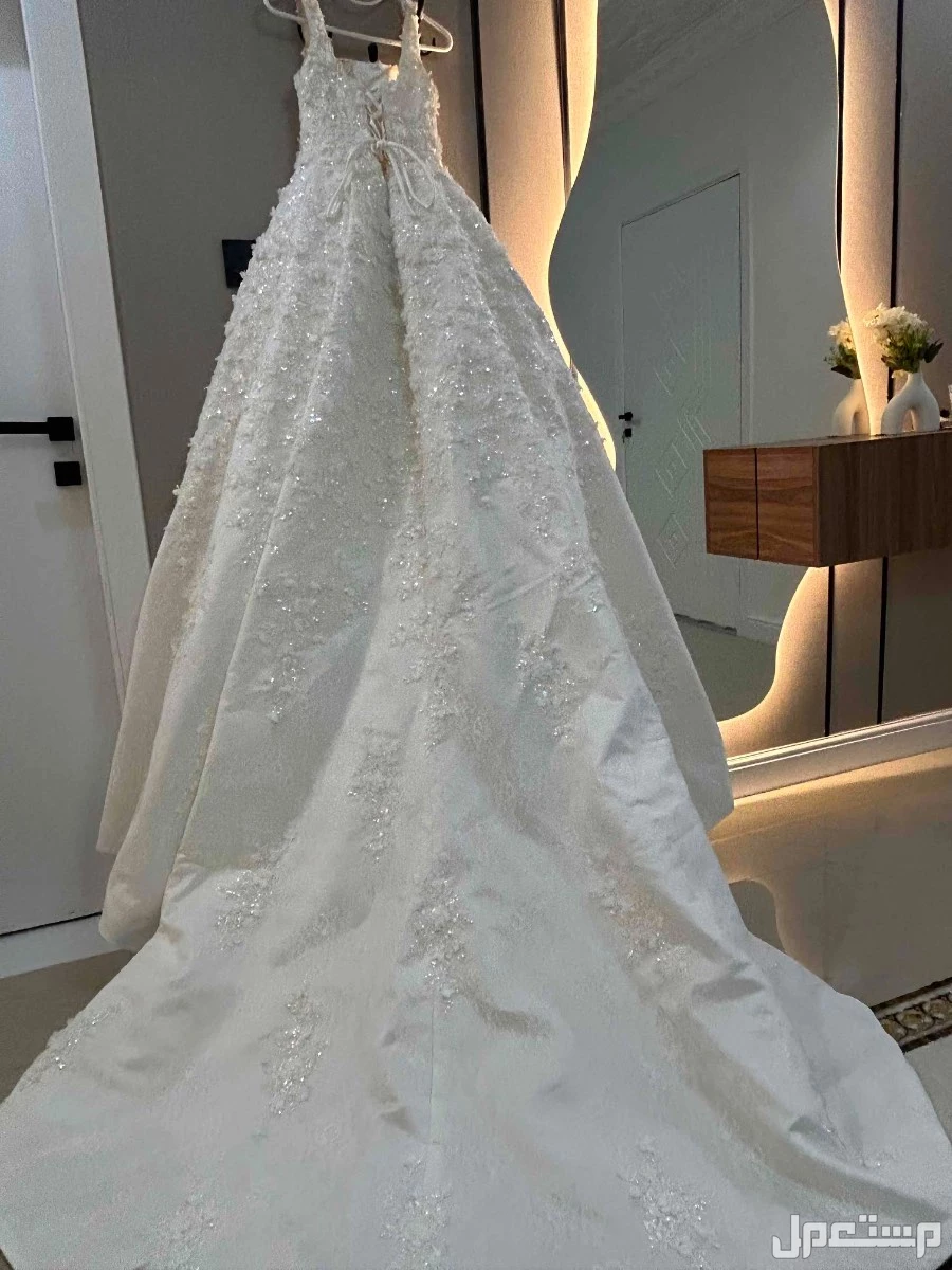 فستان زفاف راقي وفاخر السعر 2500 قابل لتفاوض في مكه