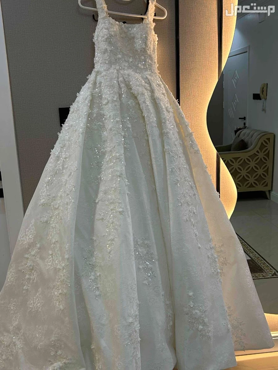 فستان زفاف راقي وفاخر قابل لتفاوض السعر 2500في مكه