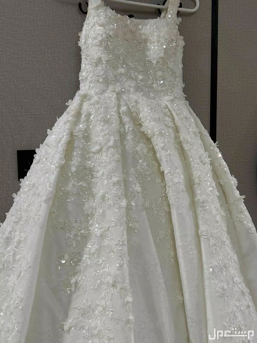 فستان زفاف راقي وفاخر قابل لتفاوض السعر 2500في مكه