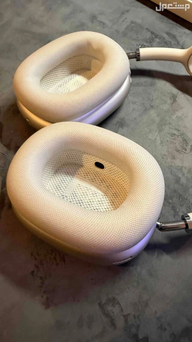 للبيع سماعة ابل ايربودز ماكس اخت الجديد في الرياض
