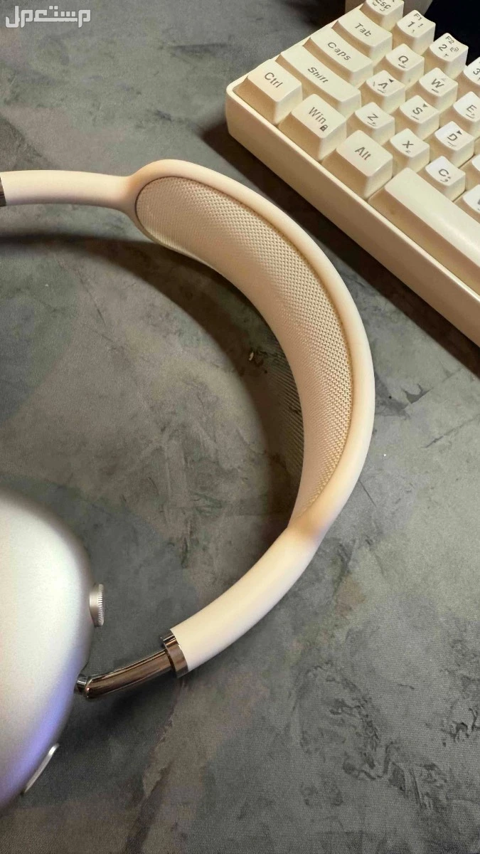 للبيع سماعة ابل ايربودز ماكس اخت الجديد في الرياض