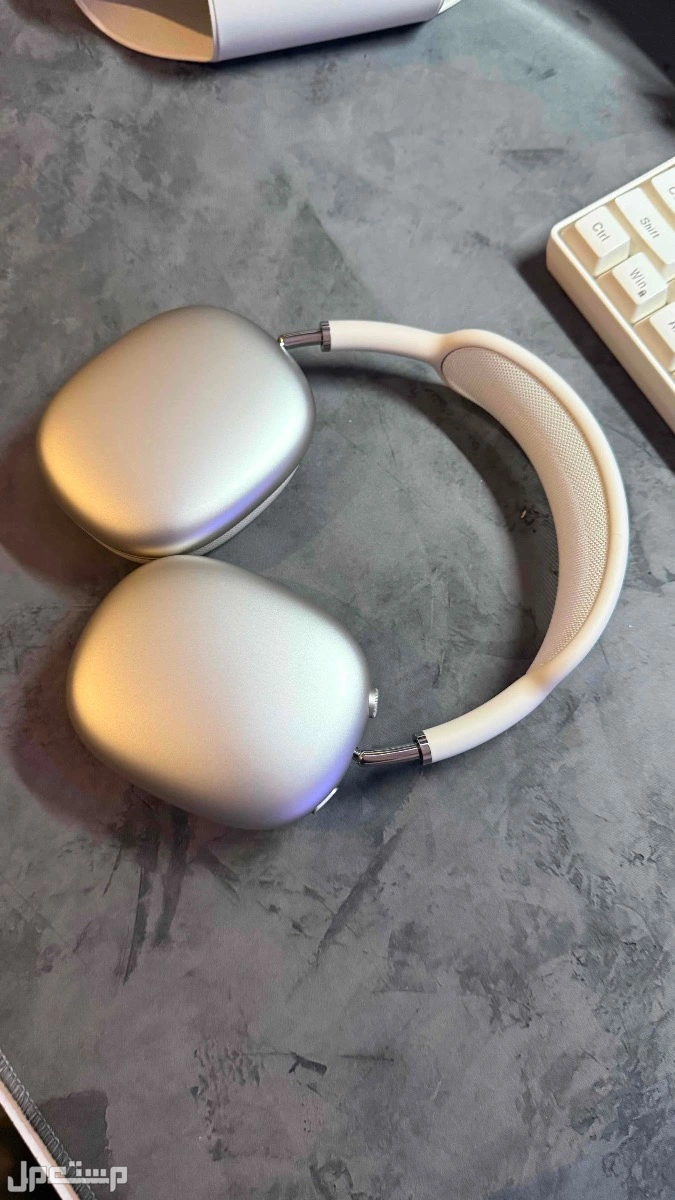 للبيع سماعة ابل ايربودز ماكس اخت الجديد في الرياض