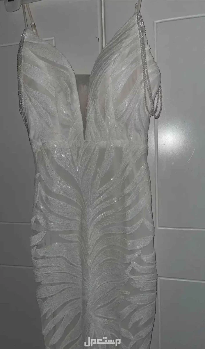 فستان نسائي ابيض فخم 500 في حفر الباطن بسعر 500 ريال سعودي