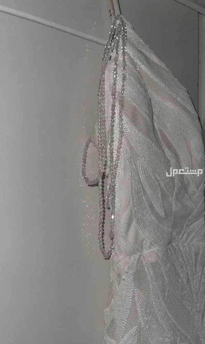 فستان نسائي ابيض فخم 500 في حفر الباطن بسعر 500 ريال سعودي