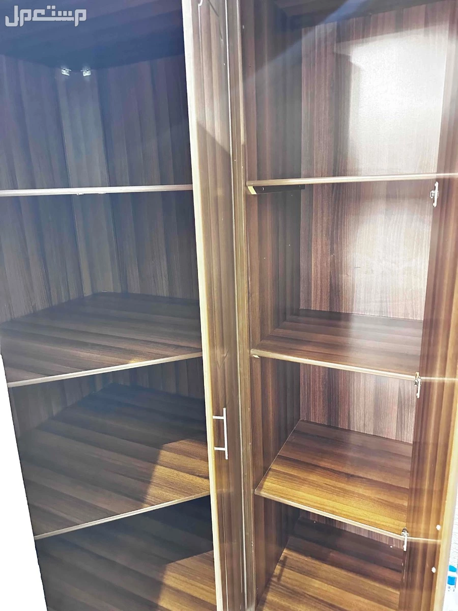 خزانة خشب في الرياض حي طويق في الرياض بسعر ألف ريال سعودي