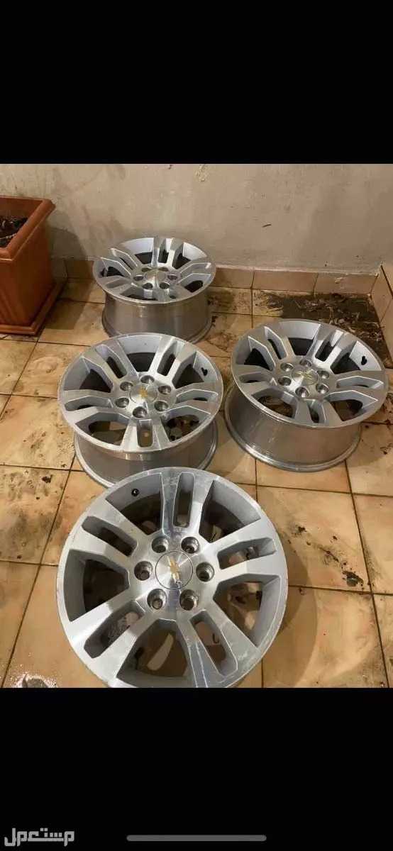 في جدة للبيع عدد اربع جنوط بسعر 1500 ريال سعودي