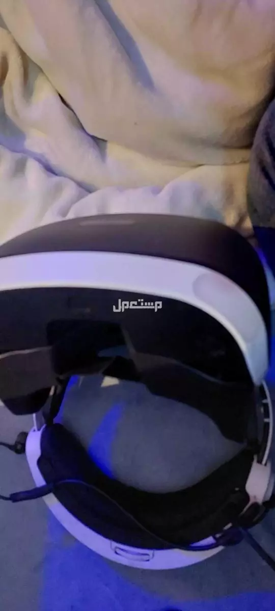 vr قديم مستعمل لاكن مافيه ولا شي بس vr 4 سوني 4 والاسلاك كامله