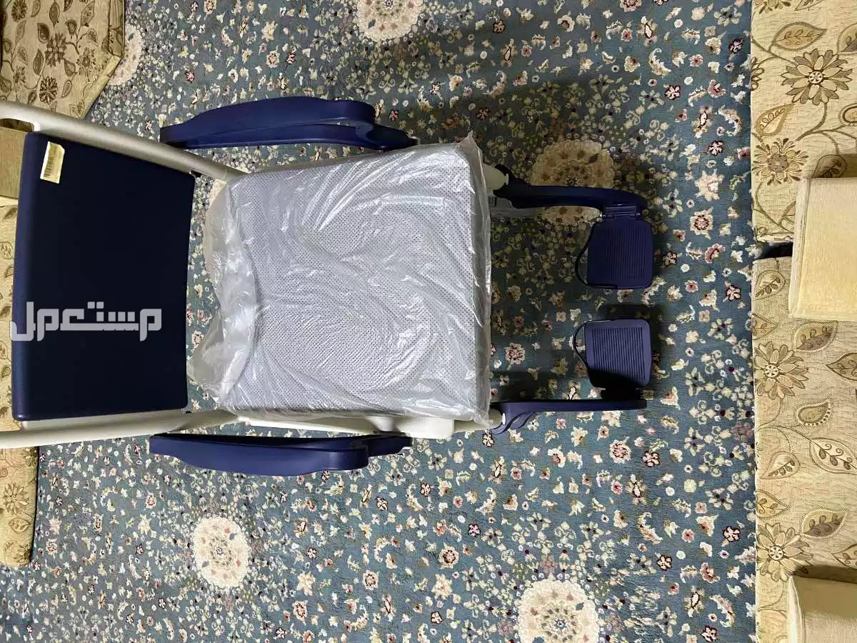 كرسي للبيع لنقل كيار السن بسعر 900ريال