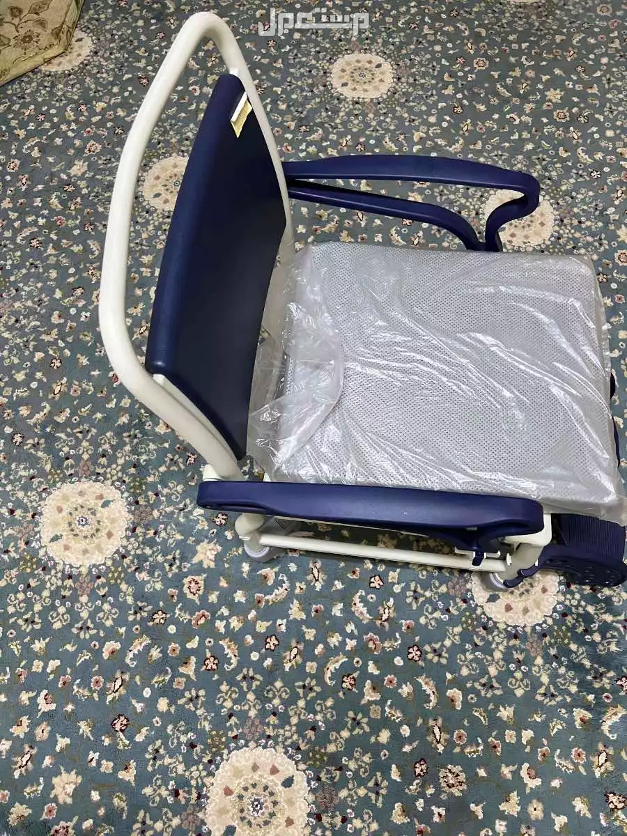 كرسي للبيع لنقل كيار السن بسعر 900ريال