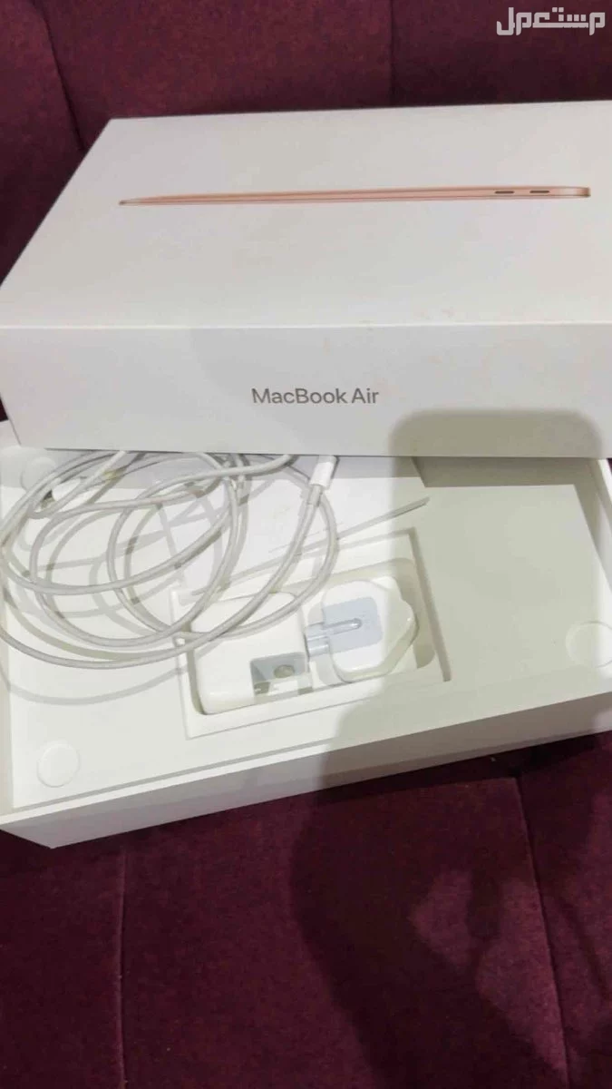 للبيع ماك بوك 2022 مستعمل ذهبي