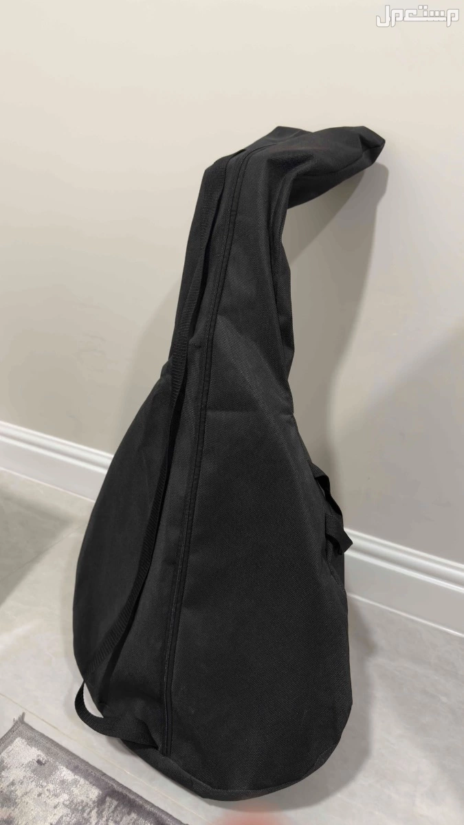 للبيع عود عزف وريشتين واوتار في الجبيل بسعر 450 ريال سعودي