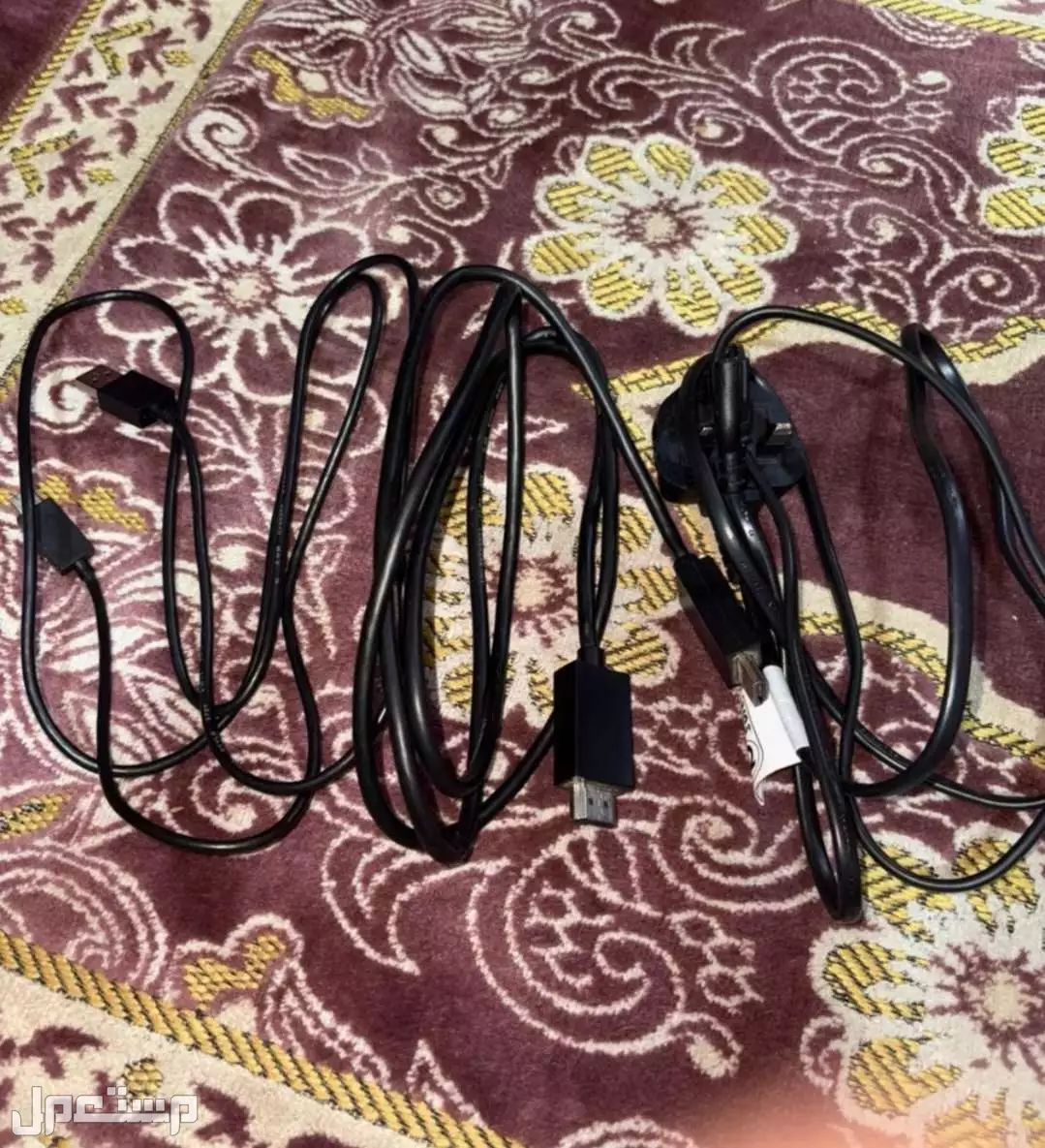 بلاستيشن 5 للبيع معه يدين وشاشة و حساب