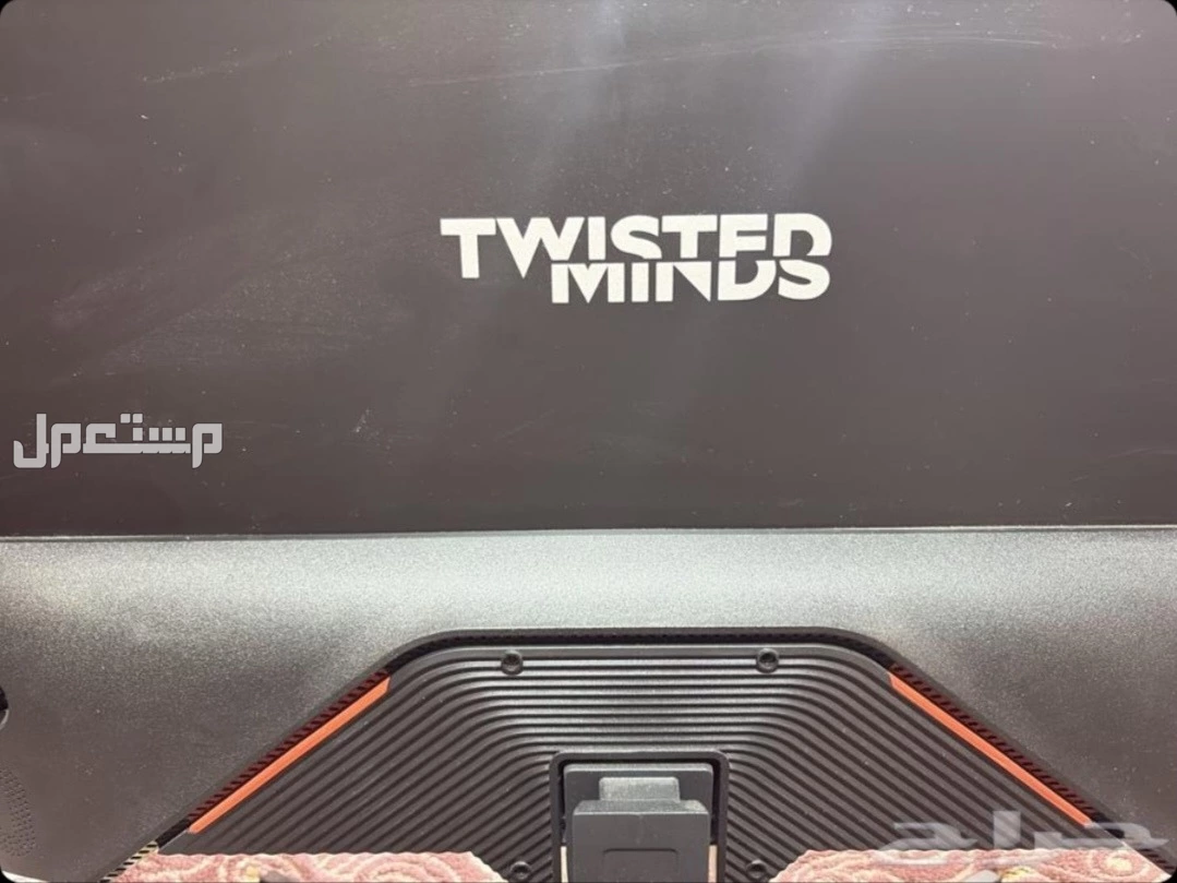 بلاستيشن 5 للبيع معه يدين وشاشة و حساب