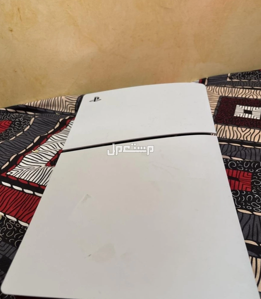 بلاستيشن 5 للبيع معه يدين وشاشة و حساب