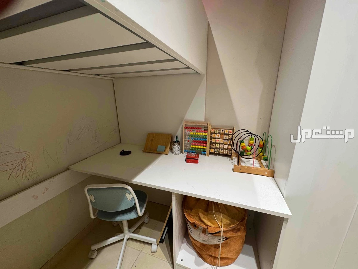 الرياض حي التعاون سرير أطفال من ايكيا فوق سرير وتحت منطقة تخزين ومكتب للدارسة استعمال نضيف مافيهو عيوب شوية شخبطة وبتنضف عادي  المكان حي التعاون شمال الرياض