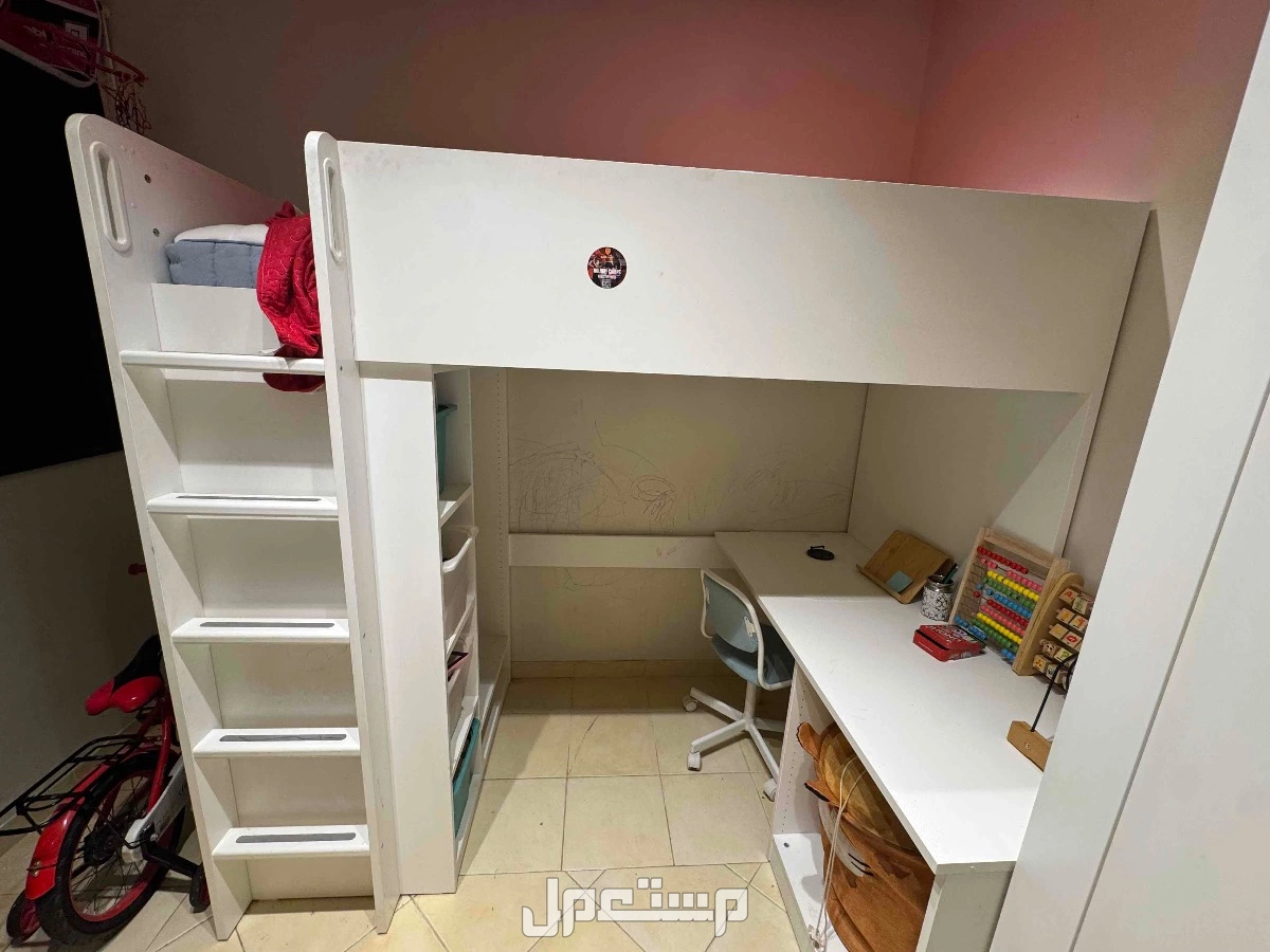 الرياض حي التعاون سرير أطفال من ايكيا فوق سرير وتحت منطقة تخزين ومكتب للدارسة استعمال نضيف مافيهو عيوب شوية شخبطة وبتنضف عادي  المكان حي التعاون شمال الرياض