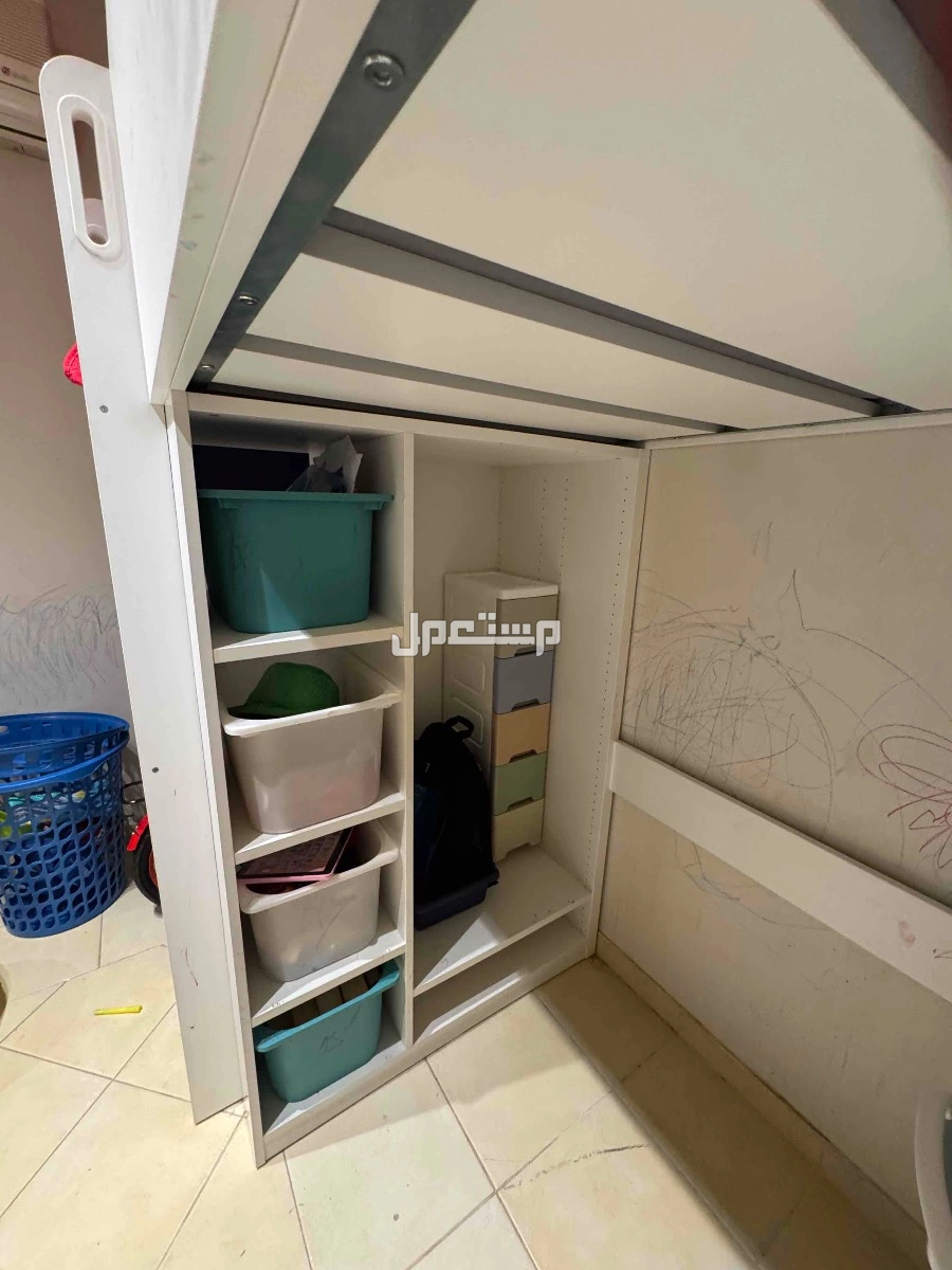 الرياض حي التعاون سرير أطفال من ايكيا فوق سرير وتحت منطقة تخزين ومكتب للدارسة استعمال نضيف مافيهو عيوب شوية شخبطة وبتنضف عادي  المكان حي التعاون شمال الرياض