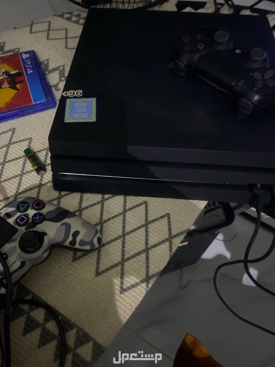 سوني 4 للبيع معا اسلاكه كلها وا يد واحدة وا اثنين اشرطة قراند وا رديد ماركة سوني في جيزان بسعر 700 ريال سعودي