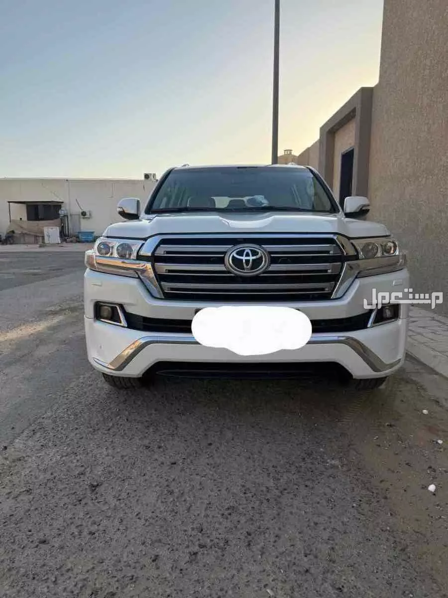 تويوتا لاندكروزر 2018 مستعملة للبيع في الرياض بسعر 200000 ريال سعودي