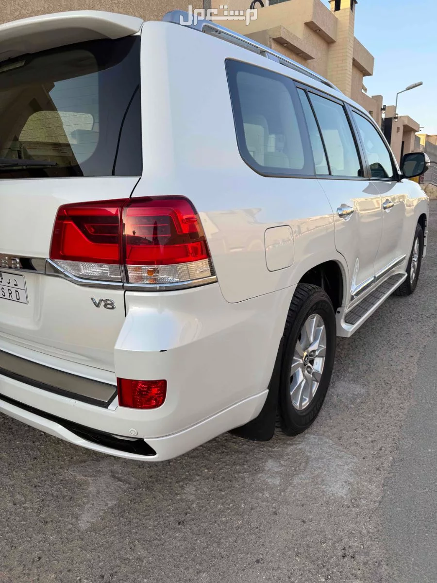 تويوتا لاندكروزر 2018 مستعملة للبيع في الرياض بسعر 200000 ريال سعودي