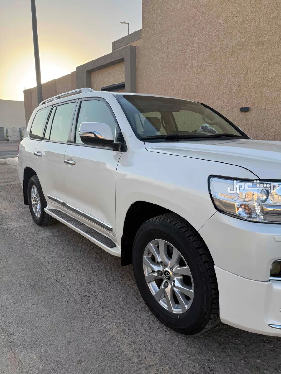 تويوتا لاندكروزر 2018 مستعملة للبيع في الرياض بسعر 200000 ريال سعودي