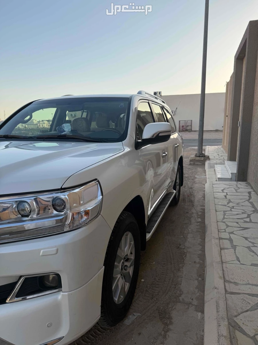 تويوتا لاندكروزر 2018 مستعملة للبيع في الرياض بسعر 200000 ريال سعودي