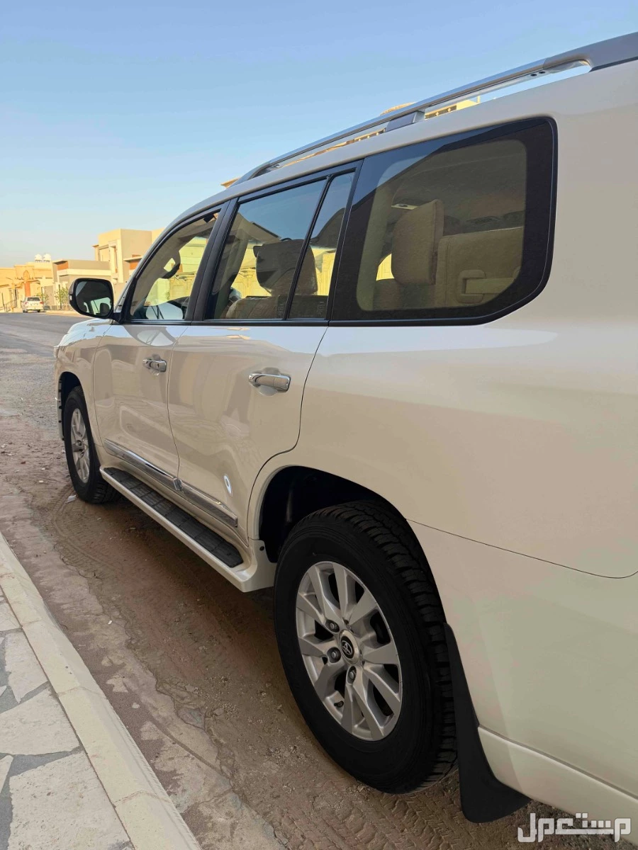 تويوتا لاندكروزر 2018 مستعملة للبيع في الرياض بسعر 200000 ريال سعودي