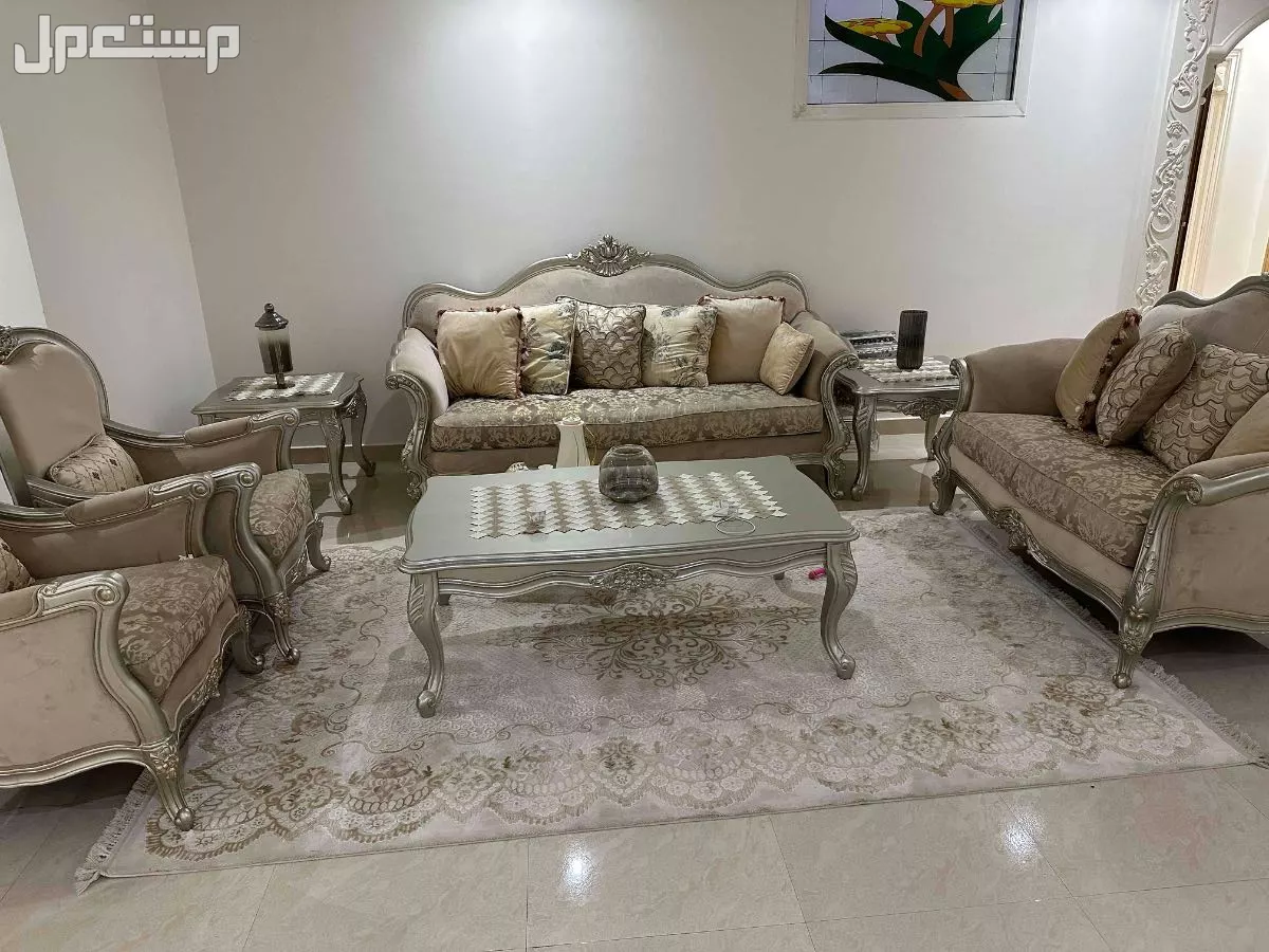 للبيع طقم كنب كلاسك مع طاولات حي لبن شارع اللثامة السعر قابل للتفاوض كنب كلاسك للبيع