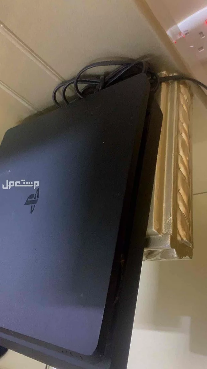 للبيع جهاز بلاستيشن 4 سيلم 500 قيقا نظيف والسعر قابل للمفاوضه