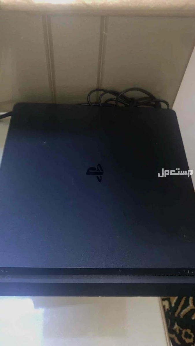 للبيع جهاز بلاستيشن 4 سيلم 500 قيقا نظيف والسعر قابل للمفاوضه