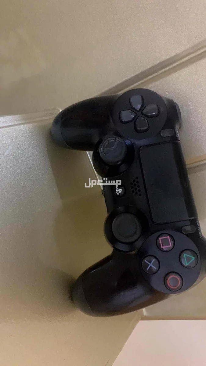 للبيع جهاز بلاستيشن 4 سيلم 500 قيقا نظيف والسعر قابل للمفاوضه