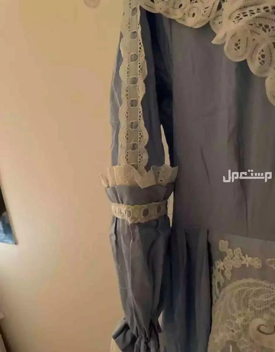 فستان بتصميم خاص يدوي بطابع فكتوري