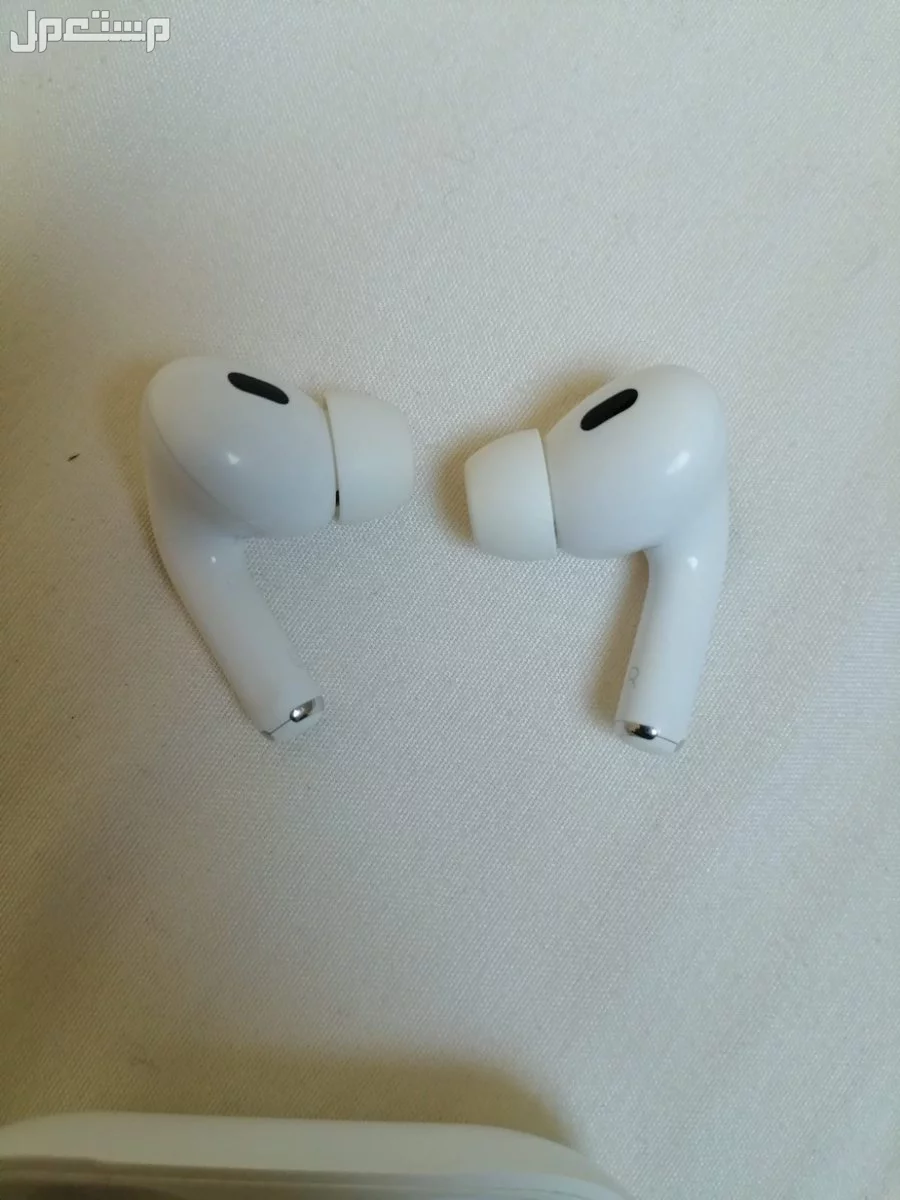 سماعات أبل ايربودز برو (عزل الضوضاء) في الرياض بسعر 750 ريال سعودي لا يوجد خدوش