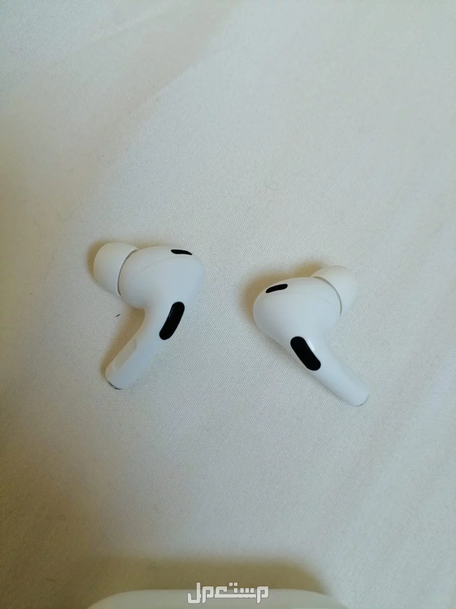 سماعات أبل ايربودز برو (عزل الضوضاء) في الرياض بسعر 750 ريال سعودي لا يوجد خدوش