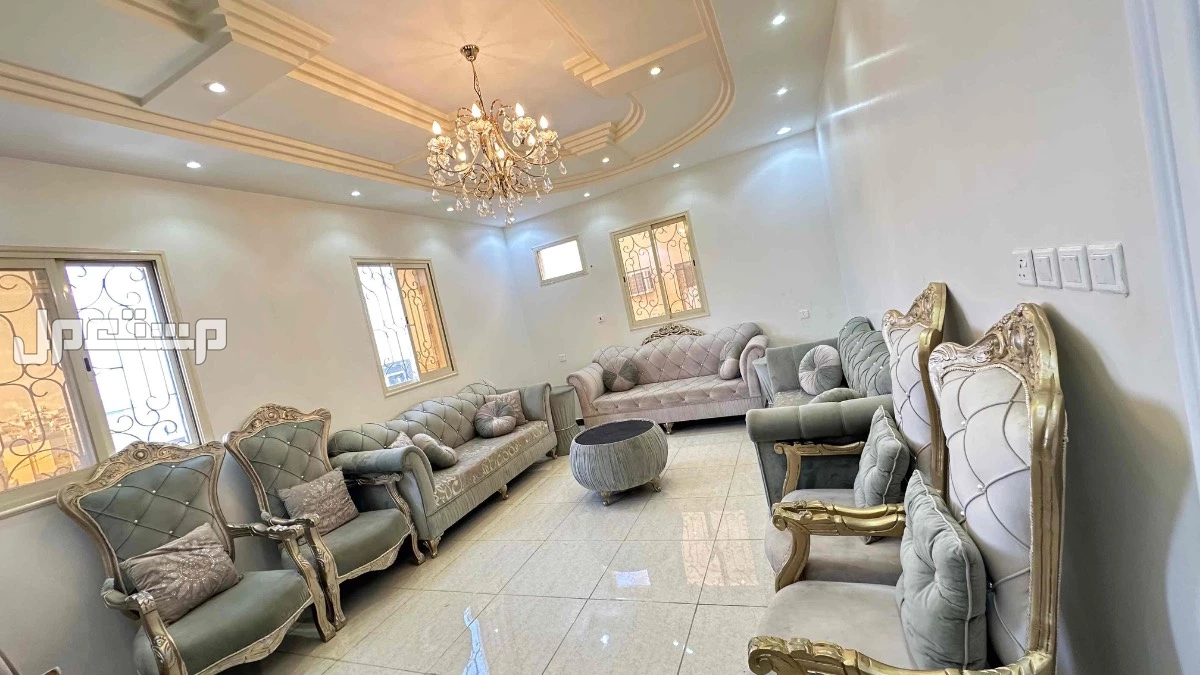 للبيع صالون ملكي للبيع كالجديد حالة ممتازه في خميس مشيط بسعر ألفين ريال سعودي