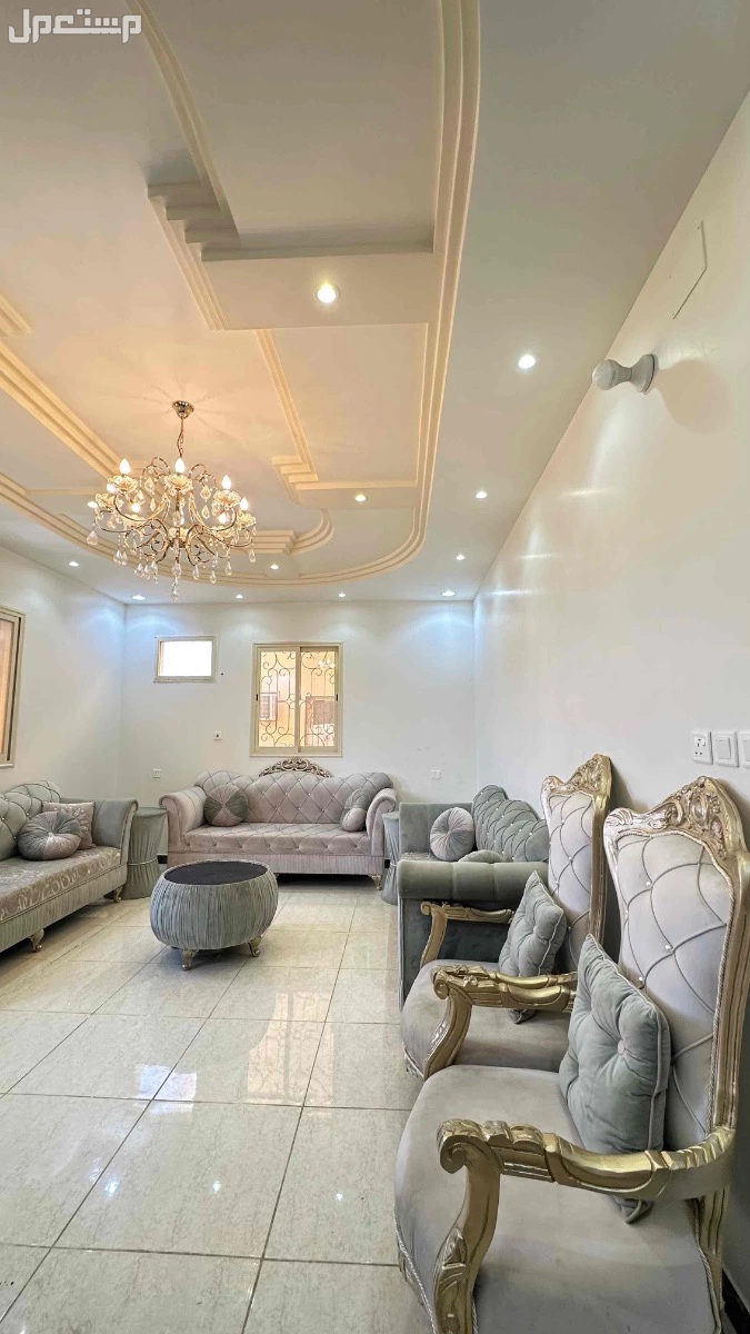 للبيع صالون ملكي للبيع كالجديد حالة ممتازه في خميس مشيط بسعر ألفين ريال سعودي