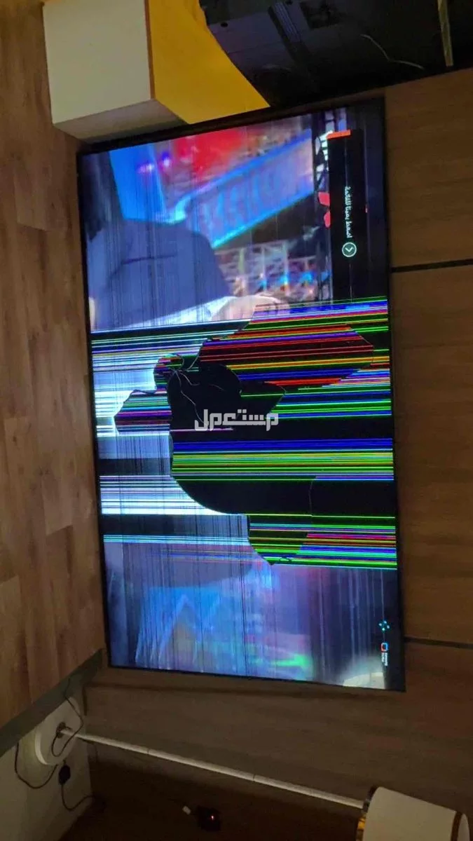 للبيع شاشة سامسونق 86 بوصه في الخبر العزيزيه